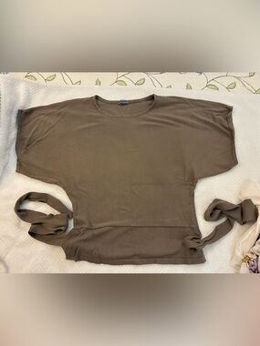 Women’s Isabella Rodriguez Brand Olive Green Tie-Waist Top Size Large